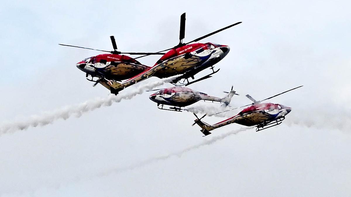 40th anniversary of Southern Air Command: IAF show thrills spectators at Shangumughom